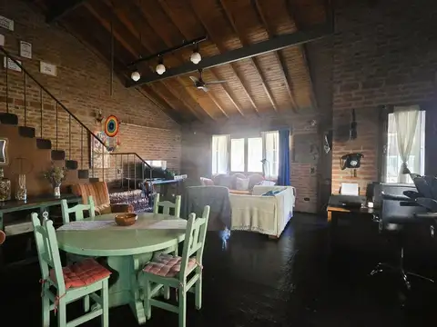 Casa en Venta con 3 cocheras