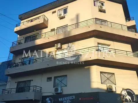 25 de Mayo 509. Entre Santiago De Liniers y Avenida Gaona
