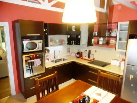 Casa en Venta con 3 cocheras