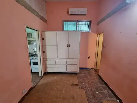 Casa P.H. al frente a mts. de Av. Mitre con cocina, dormitorio y baño