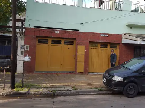 Casa P.H. al frente a mts. de Av. Mitre con cocina, dormitorio y baño