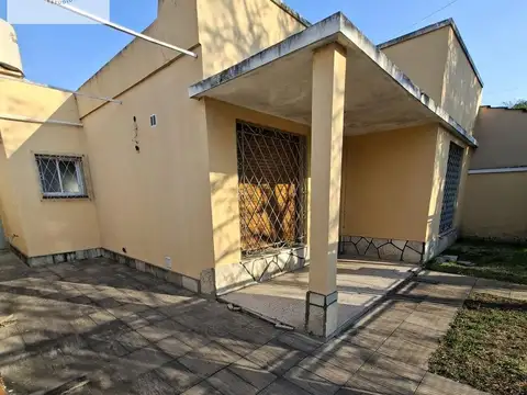 Casa en Alquiler en Hurlingham, $ 950.000