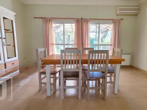 Casa en Venta con 3 cocheras