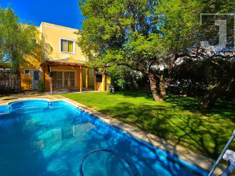 Casa moderna en venta con pileta en San Alfonso | 4 ambientes | Excelente calidad constructiva