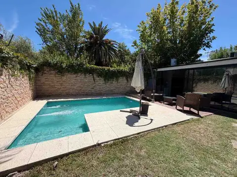 Triplex 5 amb. c/pileta en Venta-Tigre residencial
