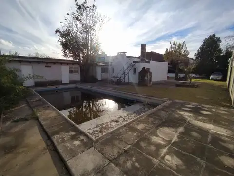 Casa en venta de 2 dormitorios c/ cochera en Villa Gobernador Gálvez