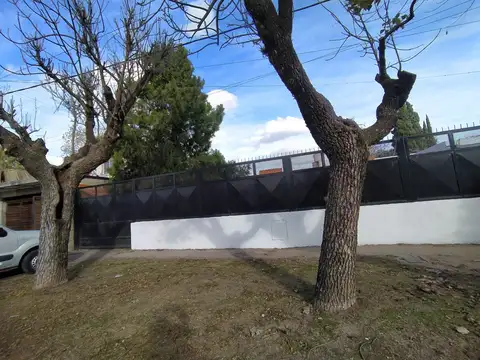 Casa en venta de 2 dormitorios c/ cochera en Villa Gobernador Gálvez