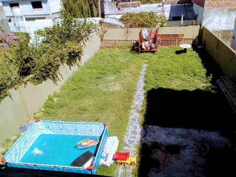 EXCELENTE OPORTUNIDAD - CASA  8 AMBIENTES + LOCAL COMERCIAL - IDEAL P/3 FAMILIAS -