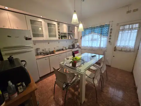 Casa 3 ambientes con 2 baños