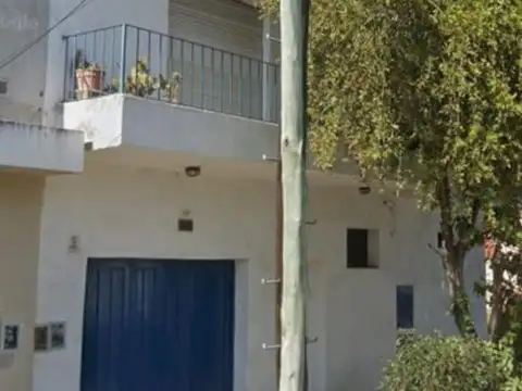 CASA    MULTIFAMILIAR  CON LOCAL