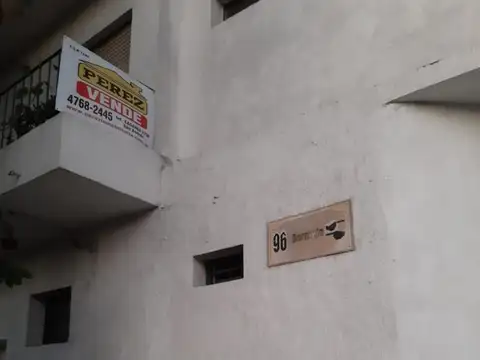 CASA    MULTIFAMILIAR  CON LOCAL