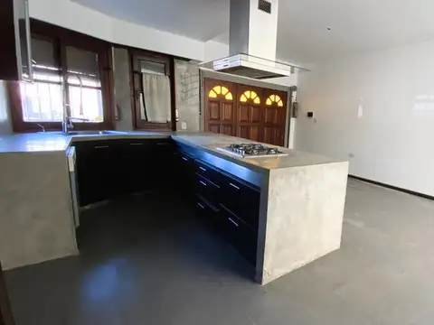 Venta Casa Dúplex con Terraza Parque Avellaneda