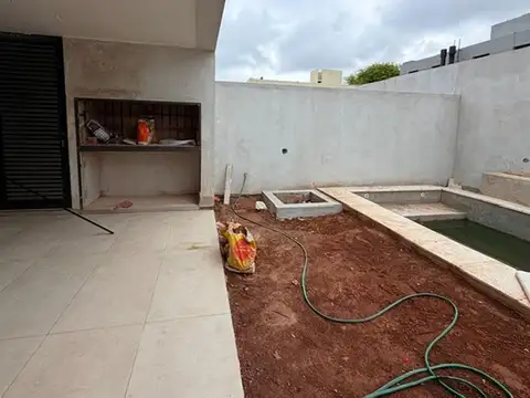 Depto Tipo Casa 4 ambientes con 3 baños