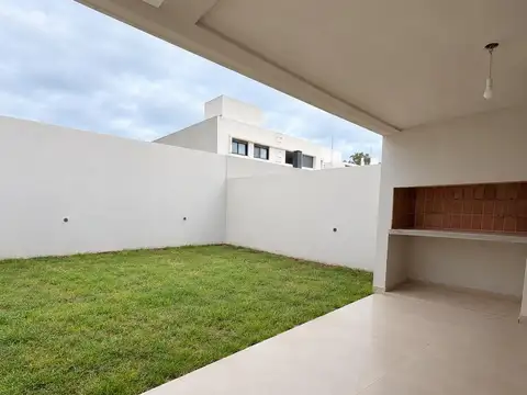 Depto Tipo Casa 4 ambientes con 3 baños