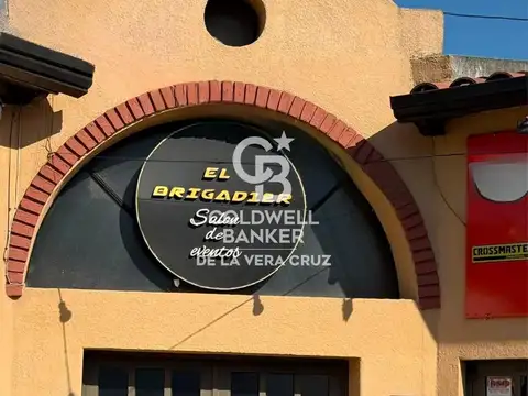 Complejo EL brigadier San José del Rincon, Salón eventos, 4 locales, cancha futbol 5.