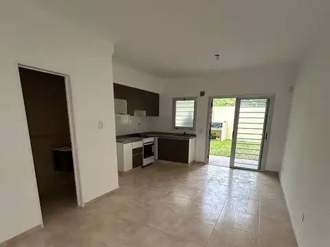 Casa 3 ambientes con 2 baños