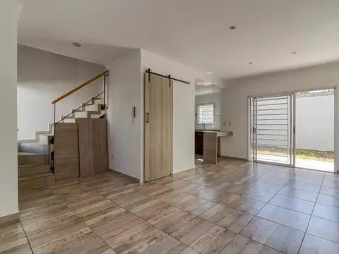 VENTA DEPARTAMENTO DUPLEX 3 AMB ITUZAINGO NORTE