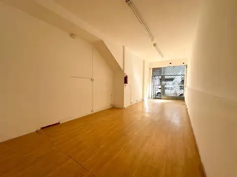 Excelente Local a la calle 73 m2 - Varios Rubros
