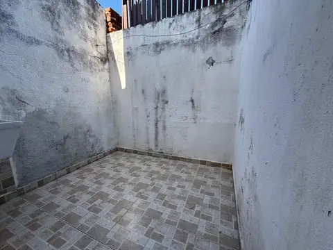 Depto Tipo Casa 2 ambientes con 1 baño