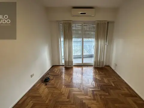 Departamento 2 ambientes al frente con balcón en  Charcas 3159