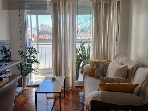 Departamento 2 ambientes al frente con balcón en  Charcas 3159
