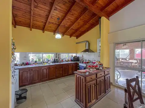 Casa en Venta con 2 cocheras