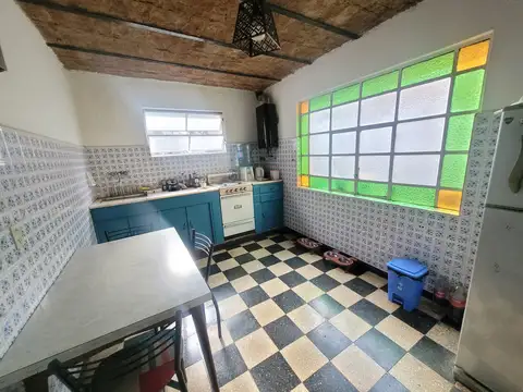 CASA EN LOTE PROPIO - FONDO LIBRE / PATIO - 3 DORMITORIOS - QUINCHO - TERRAZA