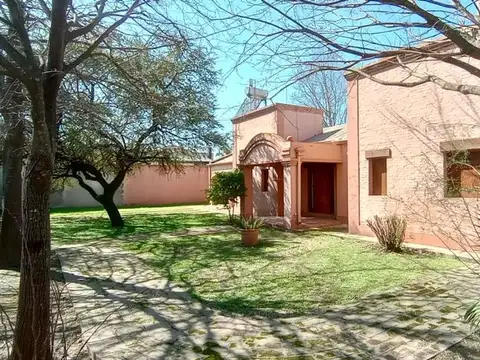 Casa 6 ambientes con 2 baños