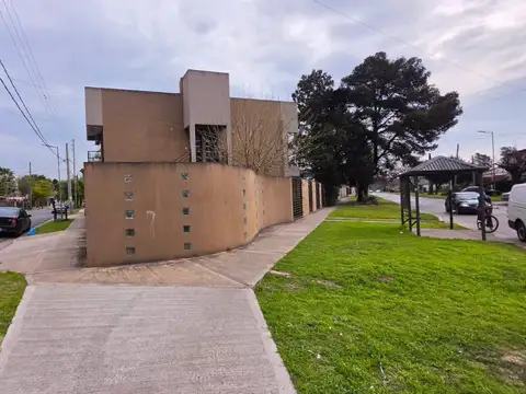 Las Malvinas 2400, Piso PB
