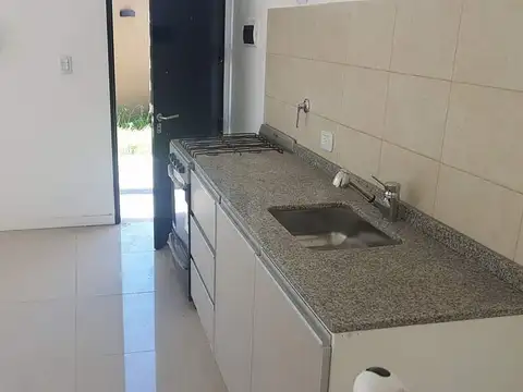 Departamento en Alquiler en Manuelita, $ 600.000