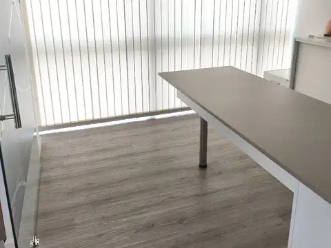 Oficina 5 ambientes con 2 baños