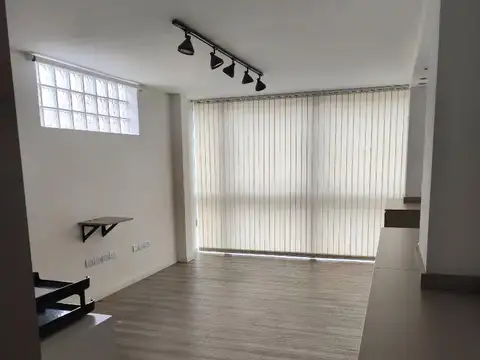 Oficina 5 ambientes con 2 baños
