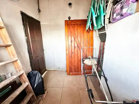 Casa 7 ambientes con 2 baños