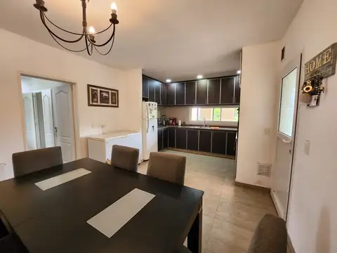Casa 5 ambientes con 4 baños