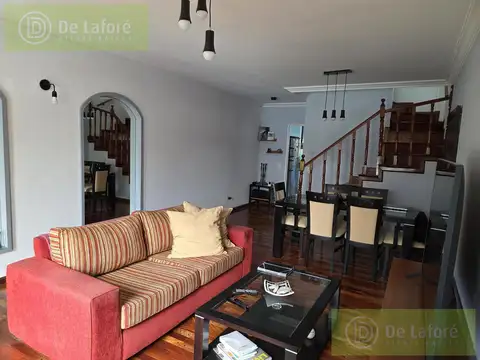Casa en Venta con 2 cocheras