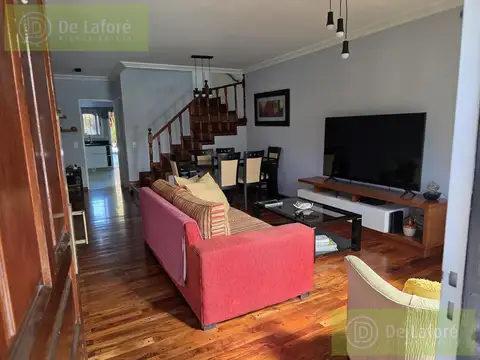 Casa 5 ambientes con 2 baños