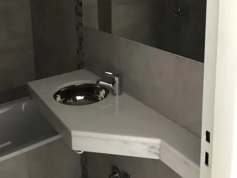 Departamento  de un dormitorio, amplio balcon al frente. +  Cochera