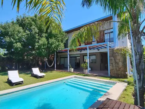 Venta Casa 5 Ambientes con piscina Nuevo Quilmes