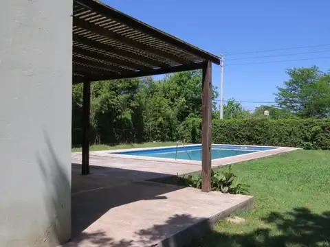 QUINTA  EN VENTA CON QUINCHO Y PISCINA EN LA REJA