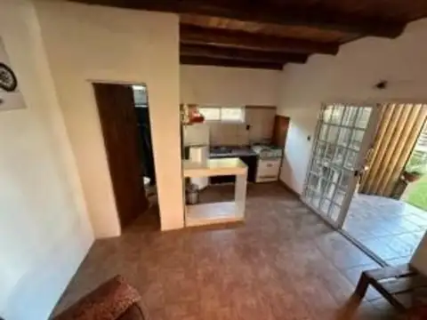 CASA EN ESQUINA, unica en la manzana!