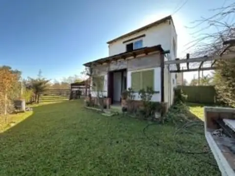 CASA EN ESQUINA, unica en la manzana!