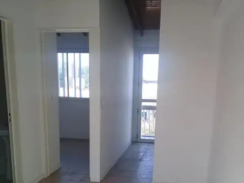 Departamento un dormitorio con balcón  a metros de Av. Colon