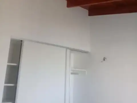 Departamento un dormitorio con balcón  a metros de Av. Colon
