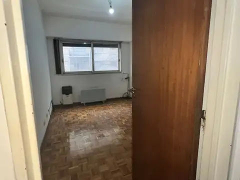 Pedernera 400, Piso 1