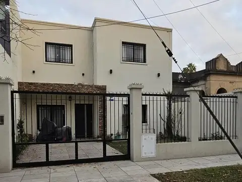 EXCELENTE PROPIEDAD EN HURLINGHAM ZONA ESTRATÉGICA