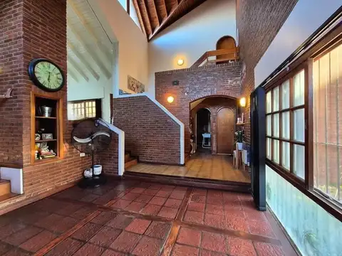 Casa 6 ambientes con 3 baños
