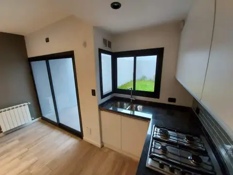 VENTA DE CASA 5 AMBIENTES EN OLIVOS PATIO PARRILLA