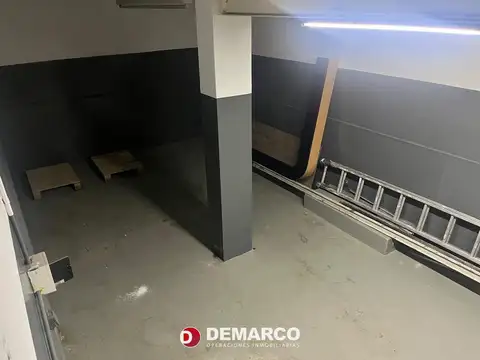 DEPOSITO Y/O GALPON(P.H) 8,15 X 20 C/ENTRADA VEHÍCULOS