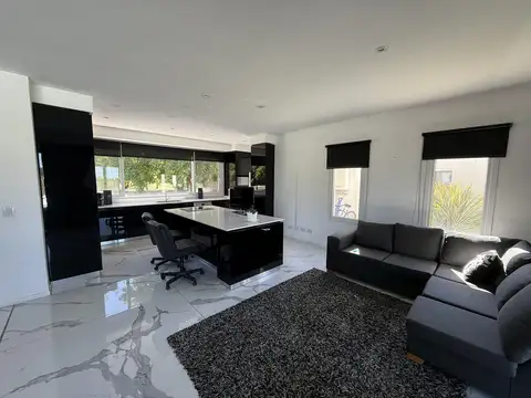 Casa 3 ambientes con 2 baños