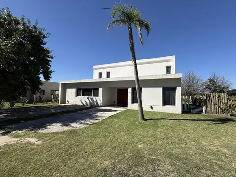 CASA | 3 AMBIENTES | LOTE 1024 M2 | PISCINA | POSIBILIDAD AMPLIACIÓN | LOS ALCANFORES